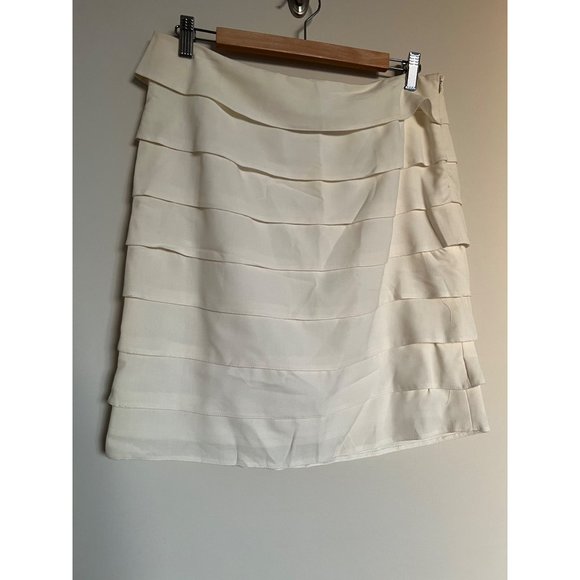 Larry Levine White Ruffle Stretch Skirt - Size 10 - Picture 5 of 5